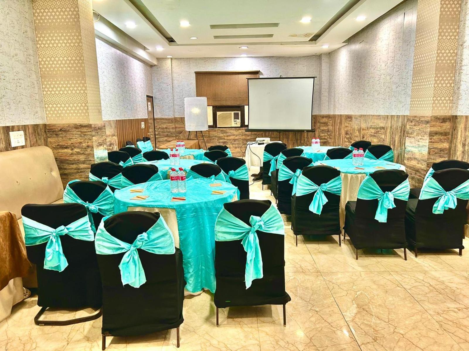 The Tomar Hospitality Hotel New Delhi Exterior foto