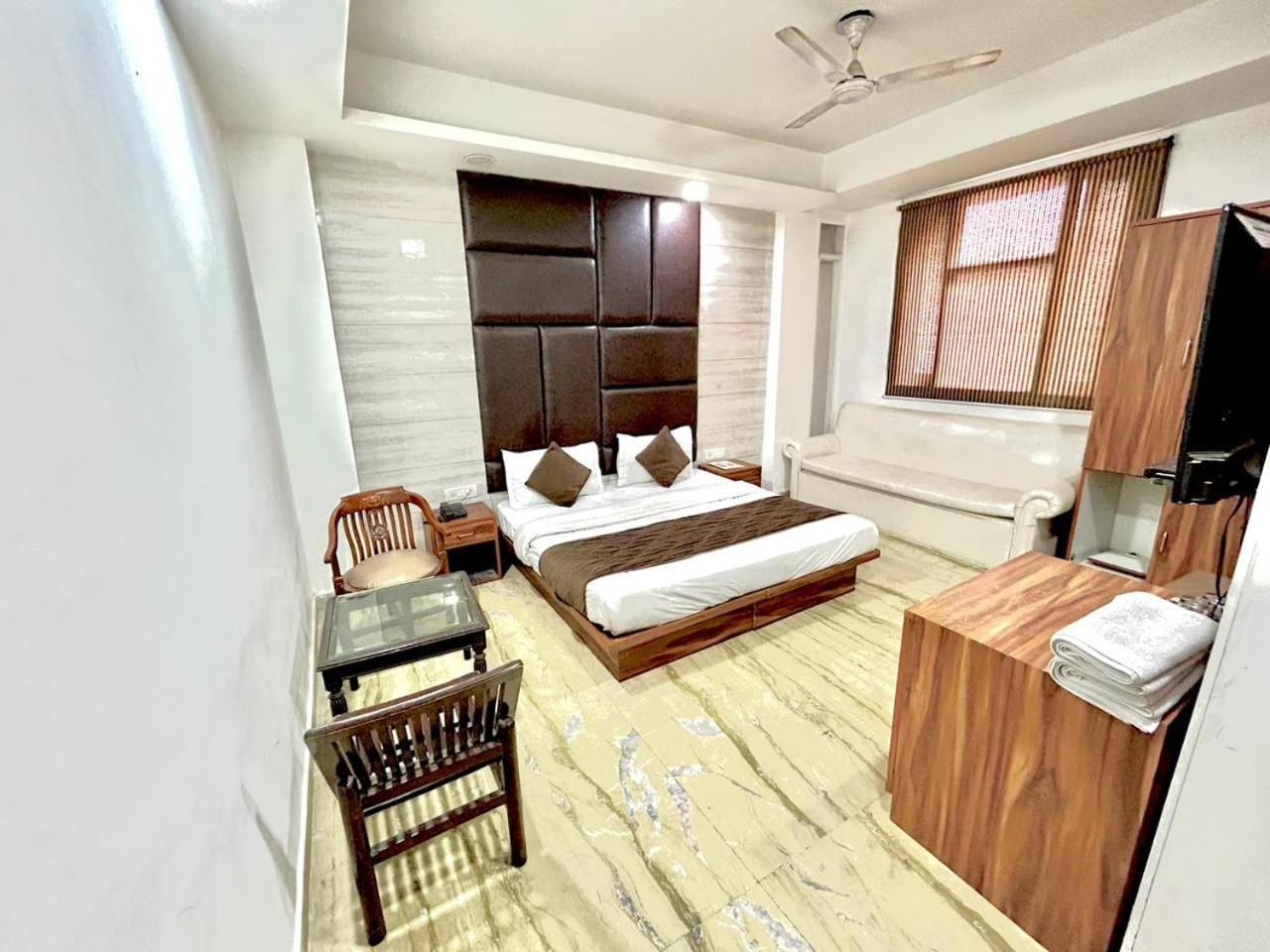 The Tomar Hospitality Hotel New Delhi Exterior foto