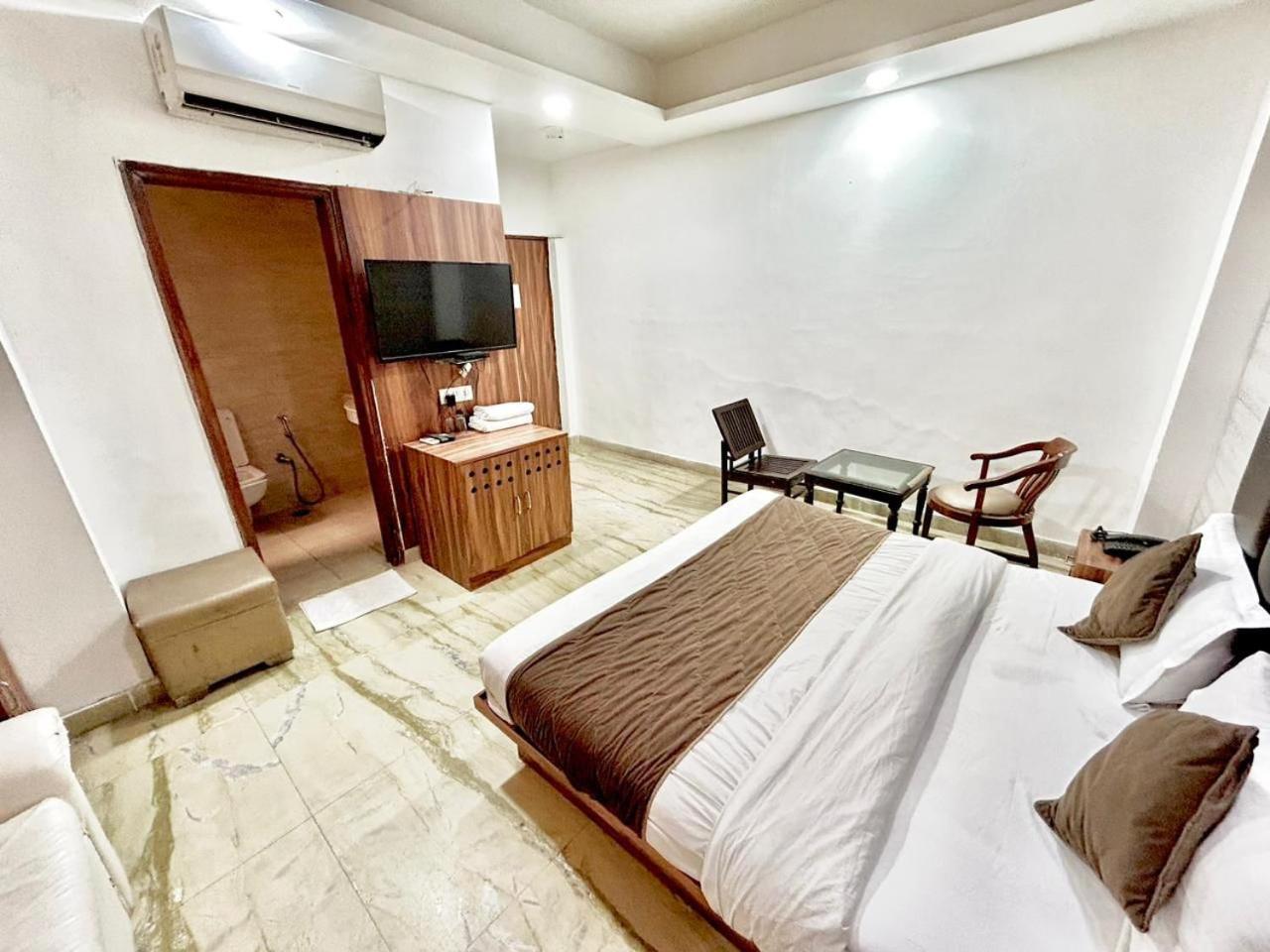 The Tomar Hospitality Hotel New Delhi Exterior foto