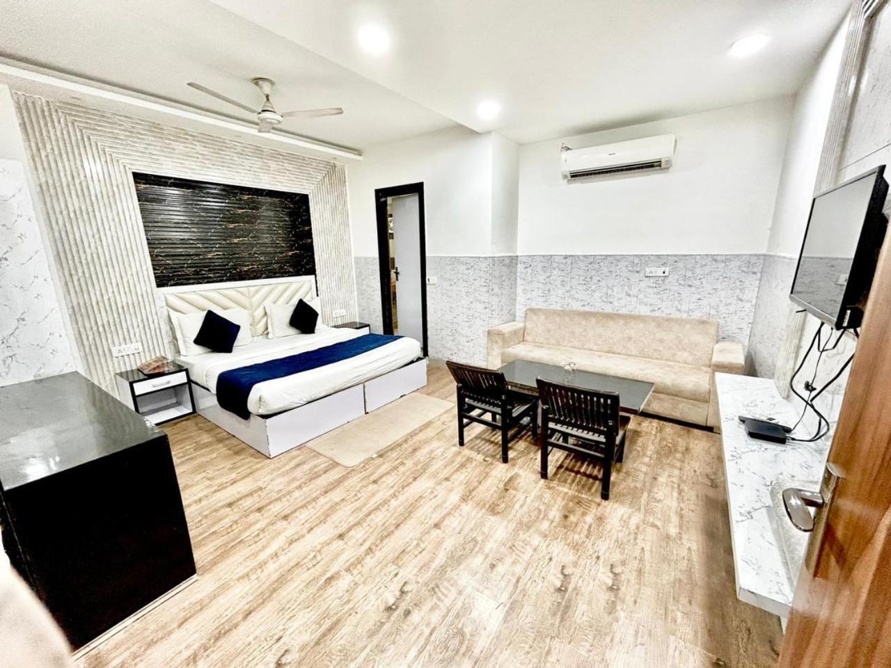 The Tomar Hospitality Hotel New Delhi Exterior foto